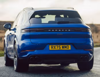 Porsche Cayenne Turbo E-Hybrid [UK-spec] '2023–pr.