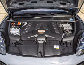 Bajo el capó Porsche Cayenne Turbo GT [UK-spec] '2021–23
