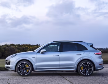 Porsche Cayenne Turbo S E-Hybrid [UK-spec] (PO536) '2019–23