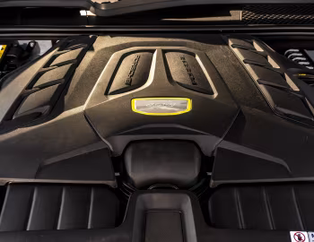 Bajo el capó Porsche Cayenne Turbo S E-Hybrid Coupé [UK-spec] '2020–23