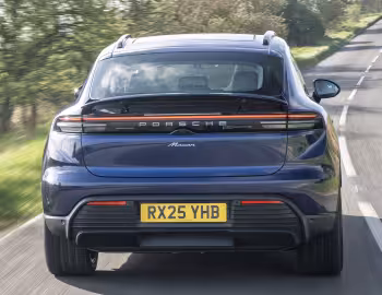 Porsche Macan [UK-spec] '2024–pr.