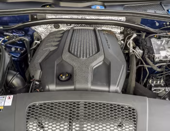 Bajo el capó Porsche Macan [UK-spec] (95B) '2021–24