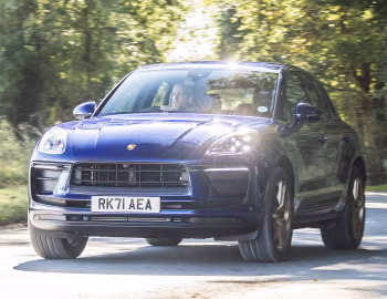 Porsche Macan [UK-spec] (95B) '2021–24