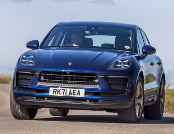 Porsche Macan [UK-spec] (95B) '2021–24