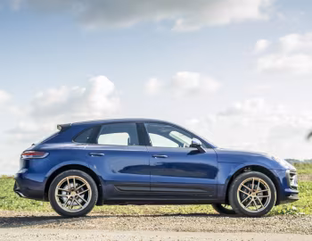 Porsche Macan [UK-spec] (95B) '2021–24