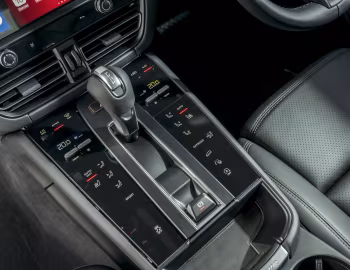 Interior Porsche Macan [UK-spec] (95B) '2021–24