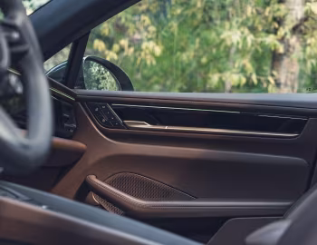 Interior 2025–pr. Porsche Macan 4 [North America] '2024–pr.