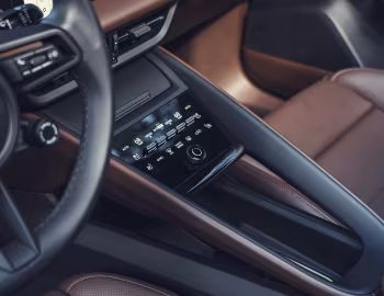 Interior 2025–pr. Porsche Macan 4 [North America] '2024–pr.