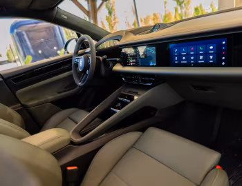 Interior Porsche Macan 4 [Middle East] '2024–pr.