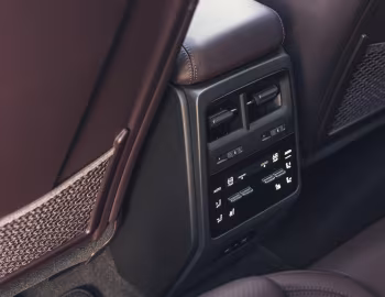 Interior 2025–pr. Porsche Macan 4S [North America] '2024–pr.