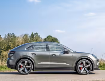 Porsche Macan 4S [UK-spec] '2024–pr.