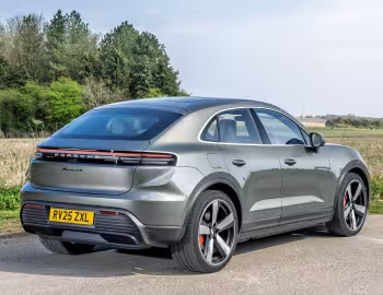 Porsche Macan 4S [UK-spec] '2024–pr.