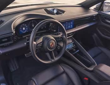 Interior 2025–pr. Porsche Macan 4S [North America] '2024–pr.