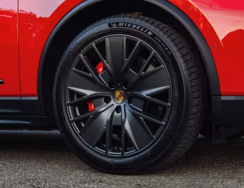 Porsche Macan GTS [UK-spec] '2026