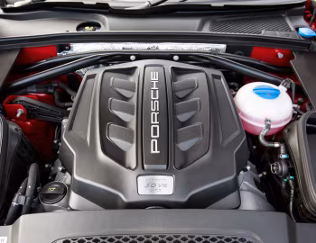 Under the hood Porsche Macan GTS [Australia] (95B) '2016–18