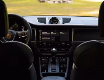 Interior 2022–pr. Porsche Macan GTS [North America] (95B) '2021–pr.