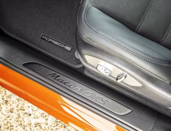 Interior Porsche Macan GTS [UK-spec] (95B) '2021–24