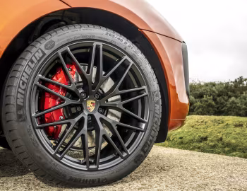 Porsche Macan GTS [UK-spec] (95B) '2021–24