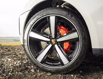 Porsche Macan S [UK-spec] (95B) '2021–24