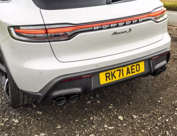 Porsche Macan S [UK-spec] (95B) '2021–24