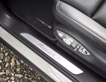 Interior Porsche Macan S [UK-spec] (95B) '2021–24