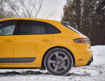 2023–pr. Porsche Macan T [North America] (95B) '2022–pr.