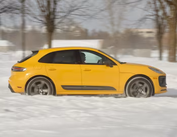 2023–pr. Porsche Macan T [North America] (95B) '2022–pr.