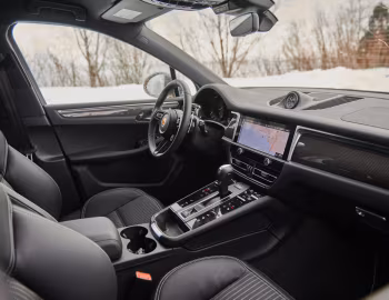 Interior 2023–pr. Porsche Macan T [North America] (95B) '2022–pr.
