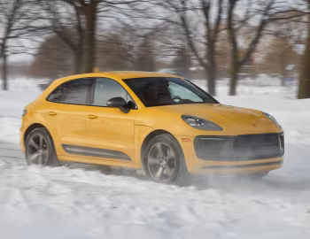 2023–pr. Porsche Macan T [North America] (95B) '2022–pr.