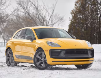 2023–pr. Porsche Macan T [North America] (95B) '2022–pr.