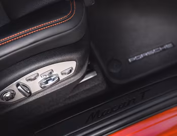 Інтэр'ер Porsche Macan T [Australia] (95B) '2022–24