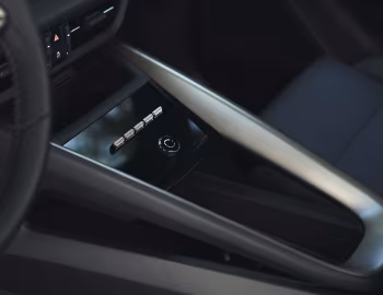 Interior Porsche Macan Turbo [Middle East] '2024–pr.