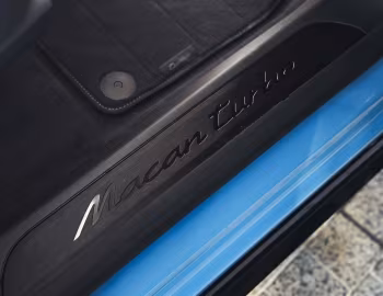 Interior Porsche Macan Turbo [Middle East] '2024–pr.