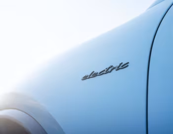 Porsche Macan Turbo [Middle East] '2024–pr.