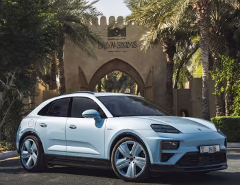 Porsche Macan Turbo [Middle East] '2024–pr.