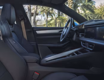 Interior Porsche Macan Turbo [Middle East] '2024–pr.