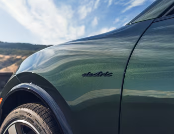 2025–pr. Porsche Macan Turbo [North America] '2024–pr.