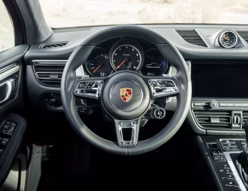 Panel frontal 2020–21 Porsche Macan Turbo [North America] (95B) '2019–21