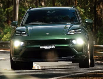 Porsche Macan Turbo [Australia] '2024–pr.