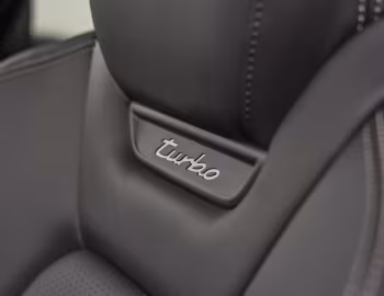 Porsche Macan Turbo [UK-spec] '2024–pr.