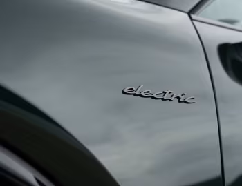Porsche Macan Turbo [Australia] '2024–pr.
