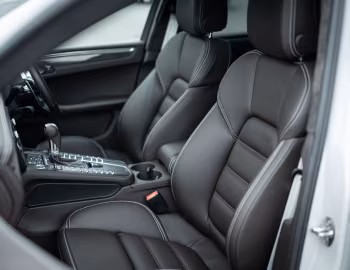 Interior Porsche Macan Turbo [Japan] (95B) '2020–21