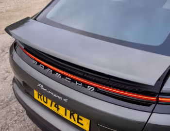 Porsche Panamera 4 E-Hybrid [UK-spec] '2024–pr.