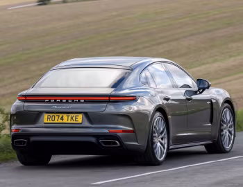 Porsche Panamera 4 E-Hybrid [UK-spec] '2024–pr.