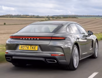 Porsche Panamera 4 E-Hybrid [UK-spec] '2024–pr.