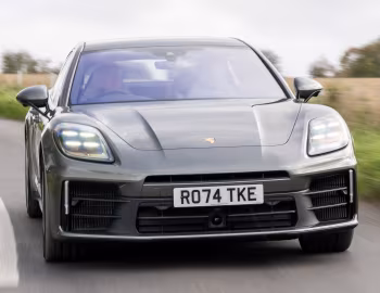Porsche Panamera 4 E-Hybrid [UK-spec] '2024–pr.