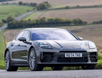 Porsche Panamera 4 E-Hybrid [UK-spec] '2024–pr.