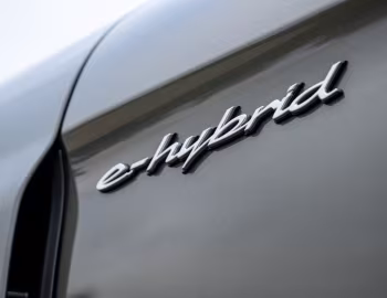 Porsche Panamera 4 E-Hybrid [UK-spec] '2024–pr.