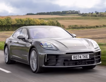 Porsche Panamera 4 E-Hybrid [UK-spec] '2024–pr.