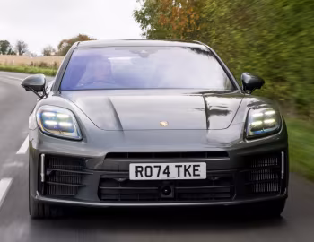 Porsche Panamera 4 E-Hybrid [UK-spec] '2024–pr.
